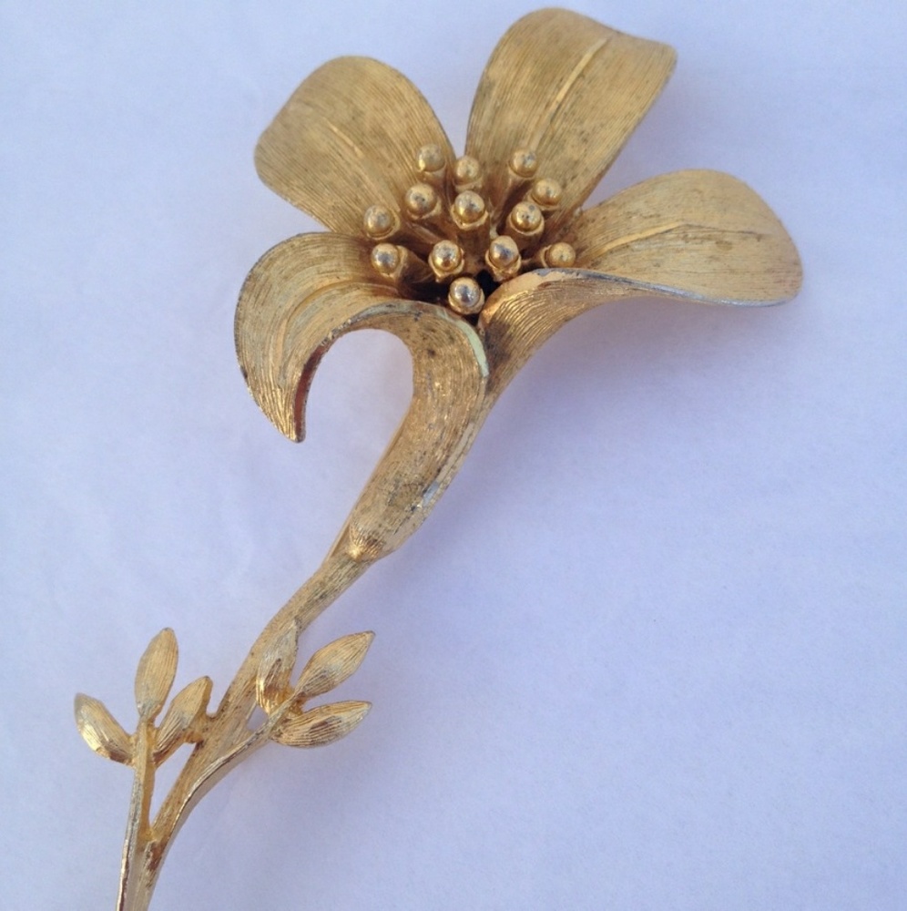 Vtg Large Signed Gold tone Flower Brooch BSK